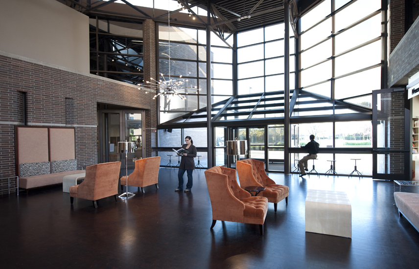 Fort Wayne Museum of Art lobby