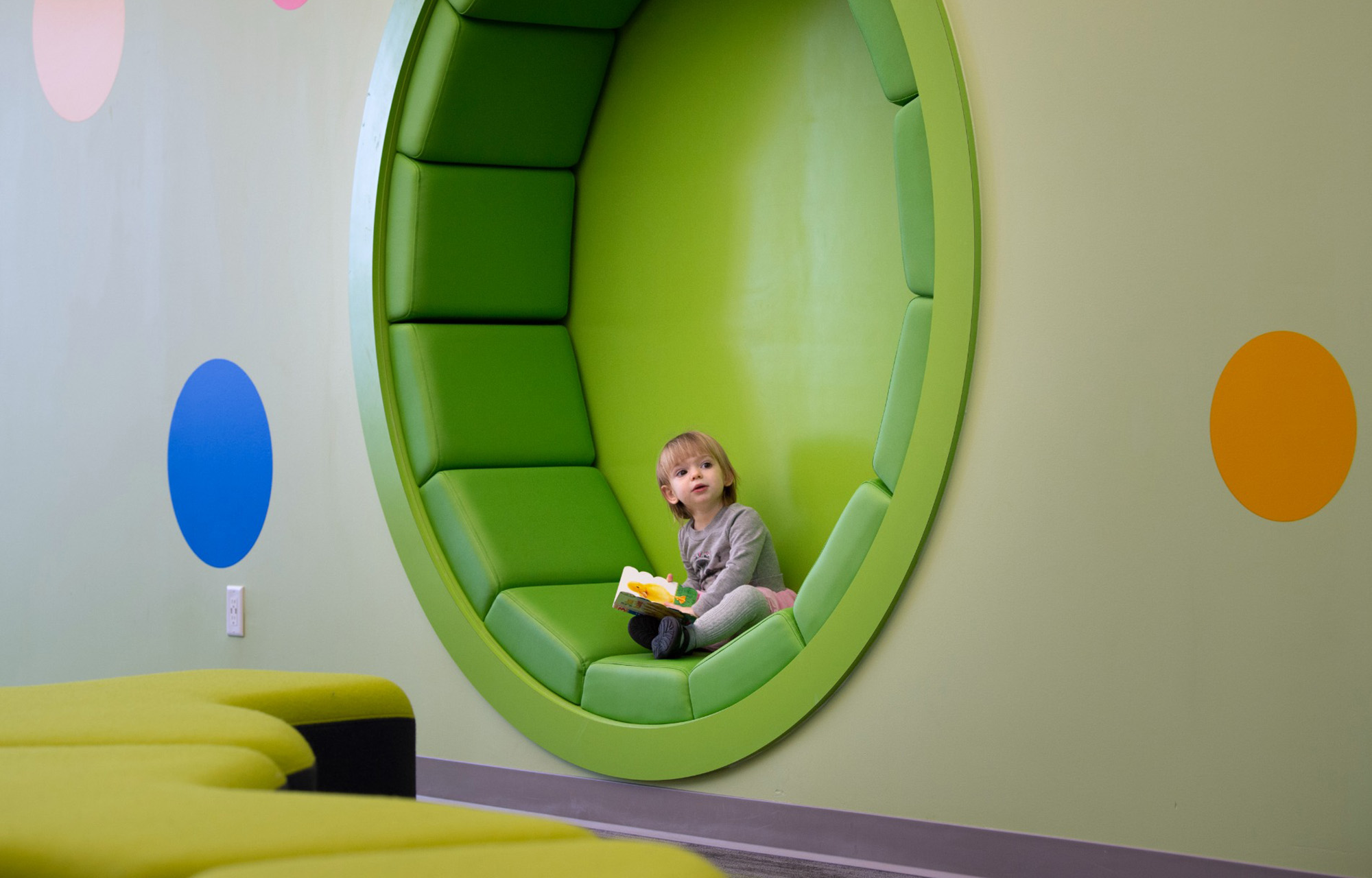 Student in MKM designed library
